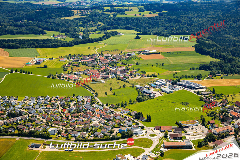 Das Luftbild zeigt :  Bergatreute - Die Luftaufnahme wurde 2024 vom UL-Flugzeug aus erstellt ( keine Drohne ) - Hochauflösende Luftaufnahme - Für grossformatige Ausdrucke geeignet. Die Geschenkidee !Mit Lizenz und Bildrechte bestellbar