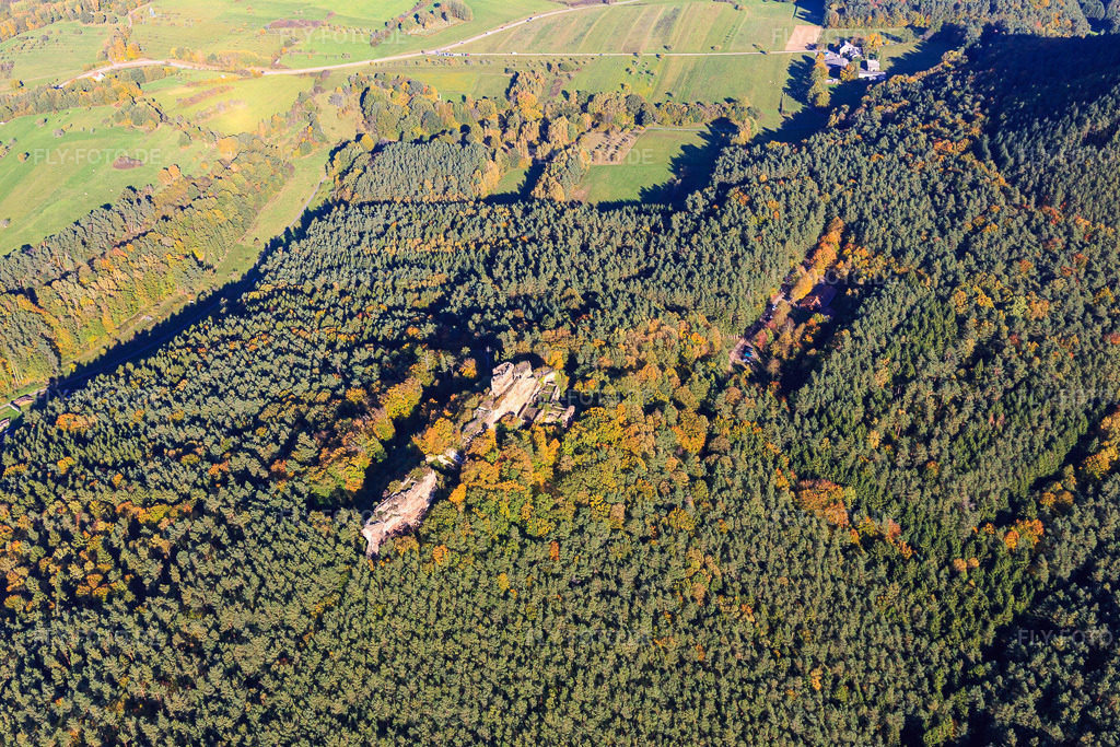 Luftbild: Burgruine Drachenfels in Busenberg im Bundesland Rheinland-Pfalz in Deutschland. Foto: IMG_103921.jpg vom 14.10.2017 durch Werner Riehm/FLY-FOTO.deWWW.WANDERPARADIES-WASGAU.DE
