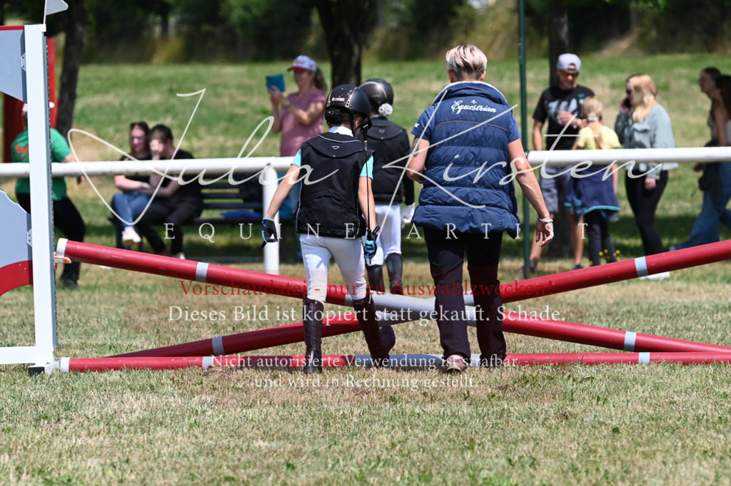 DSC_9558 | Pferde- und Turnierfotografie in Westsachsen. Pferdeportraits, Auftragszeichnungen und intuitive Kunst.