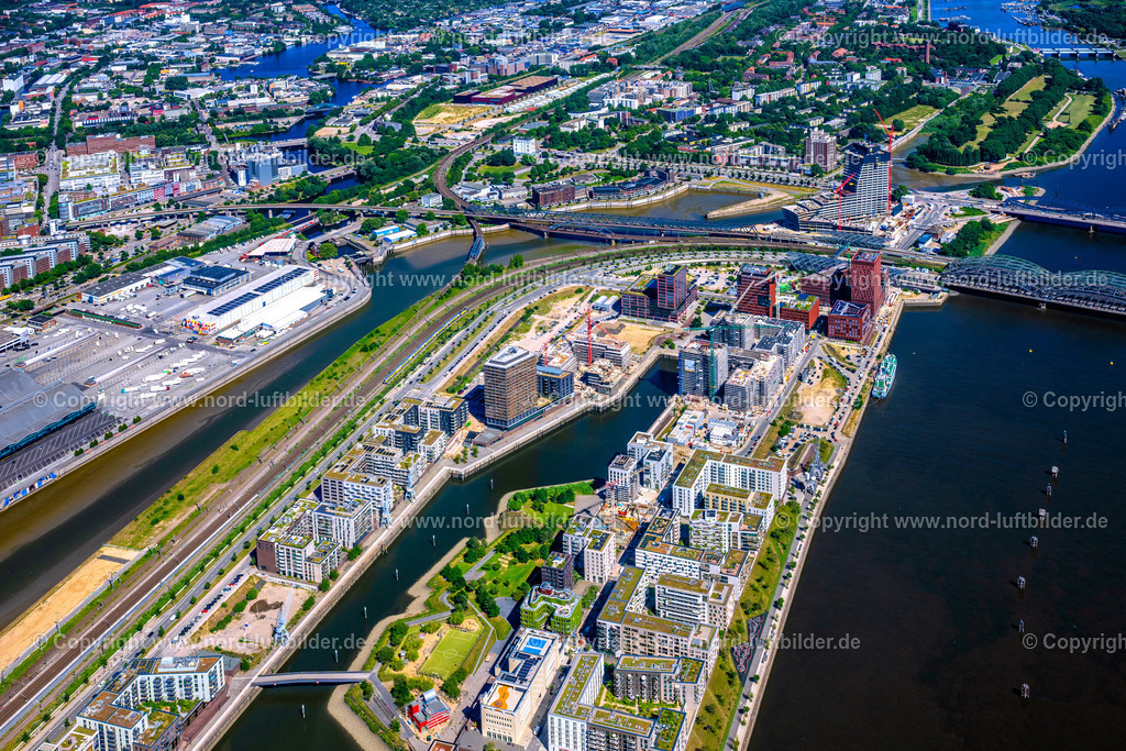 Hamburg_Baakenhafen_Hafencity_ELS_8064010725 | HAMBURG 16.06.2025 Baustellen für Wohn- und Geschäftshäuser im Baakenhafen entlang der der Baakenallee in der HafenCity in Hamburg, Deutschland. Weiterführende Informationen bei: AUG. PRIEN Bauunternehmung (GmbH & Co. KG),  BVE Bauverein der Elbgemeinden eG,  Baugenossenschaft Hamburger Wohnen eG,  Johann Daniel Lawaetz-Stiftung,  Richard Ditting GmbH & Co. KG,  bof architekten,  florian krieger - architektur und städtebau gmbh. // Construction sites for residential and commercial buildings in the Baakenhafen along the Baakenallee in HafenCity in Hamburg, Germany. Further information at: AUG. PRIEN Bauunternehmung (GmbH & Co. KG),  BVE Bauverein der Elbgemeinden eG,  Baugenossenschaft Hamburger Wohnen eG,  Johann Daniel Lawaetz-Stiftung,  Richard Ditting GmbH & Co. KG,  bof architekten,  florian krieger - architektur und staedtebau gmbh. Foto: Martin Elsen