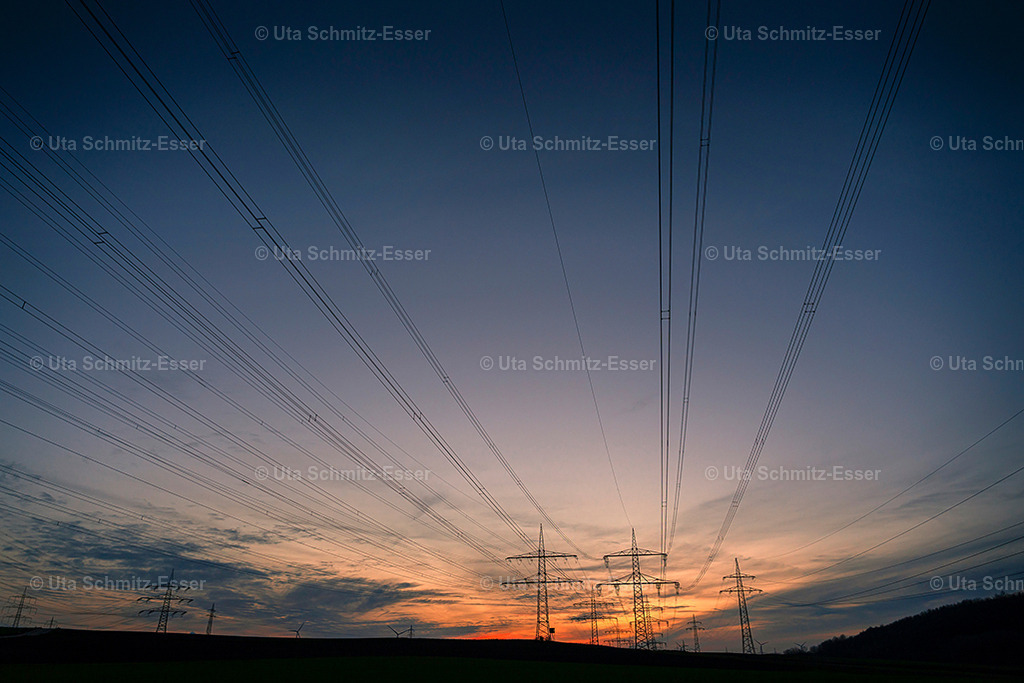 Strom_02 | Hochspannungsleitungen - Realisiert mit Pictrs.com