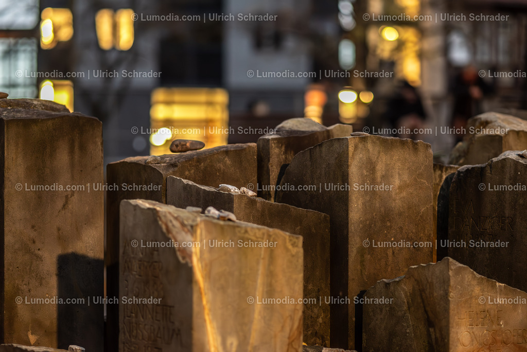 10049-13045 - Gedenkveranstaltung in Halberstadt | Stockfoto und Bilderpool mit Bildmaterial aus Deutschland, dem Harz, Halberstadt, Quedlinburg, Wernigerode und weltweit. Qualitativ hochwertige und professionelle Fotos anschauen und kaufen. - Realisiert mit Pictrs.com