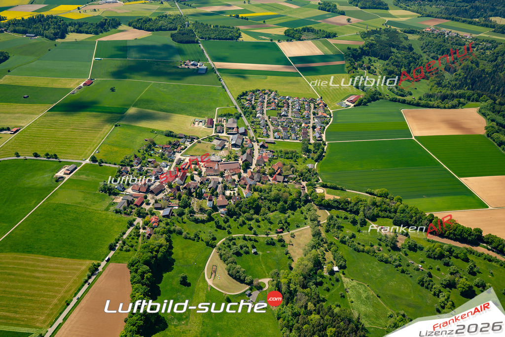 Luftaufnahme der Stadt Obergröningen - Die Luftaufnahme wurde 2025 vom UL-Flugzeug heraus erstellt ( keine Drohne ) - Hochauflösende Luftaufnahme - für professionelle Ausdrucke geeignet. Die Geschenkidee !Mit Lizenz und Bildrechte bestellbar