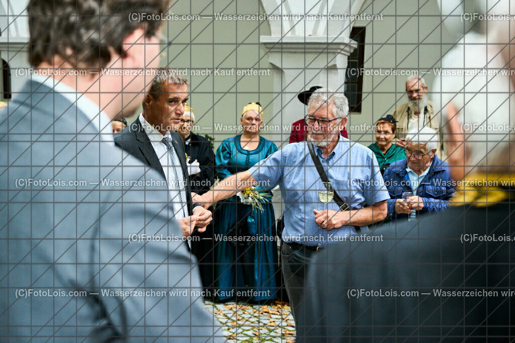 ALP3484_Jeanne de Ferrette_Hoefer-Erber-Walgenwitz | (C)FotoLois.com, Alois Spandl, 700stes Hochzeitsjubiläum - Albrecht II. mit Johanna von Pfirt in Thann (FR) im März 2024. Empfang des Organistionskommitees aus der Region Ferrette (Pfirt)/Thann aus dem Elsass mit Empfang durch die Stadtgemeinde und Bezirkshauptmannschaft Scheibbs im Schloss Scheibbs und anschließender Kranzniederlegung in der Kartausenkirche über der Krypta des Gründerehepaares durch Mitglieder des Templer Ordens im Beisein von Mitgliedern der Goldhaubengruppen, Fr 22. September 2023.