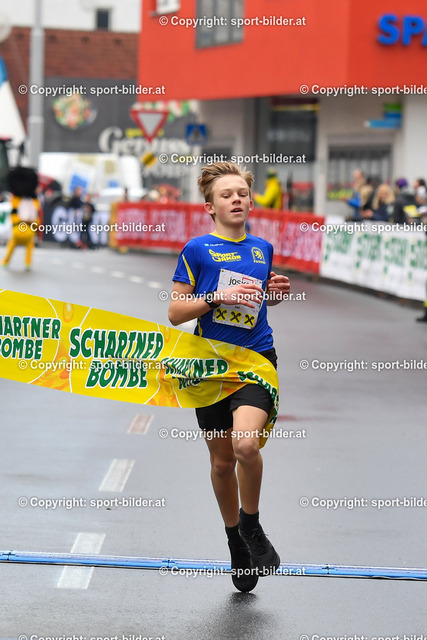 AUT, Laufen, Silvesterlauf Peuerbach 2022 | 31.12.2022, Peuerbach , AUT, Leichtathletik, Laufen, Silvesterlauf Peuerbach 2022, im Bild Kinderlauf Buben 2



