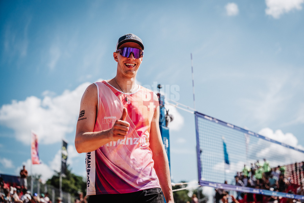 Beachvolleyball | Männer | Allianz German Beach Tour 2025 | Tourstop München | 12.07.2025 | Robin Sowa freut sich nach dem Sieg