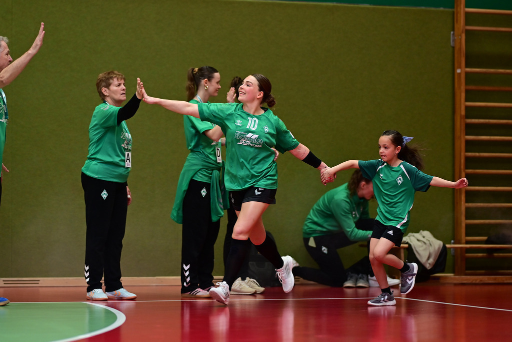 Handball I Frauen I Saison 2024-2025 I 2. Bundesliga I 23. Spieltag I SV Werder Bremen - ESV 1927 Regensburg | Der Sportfotograf. - Realisiert mit Pictrs.com