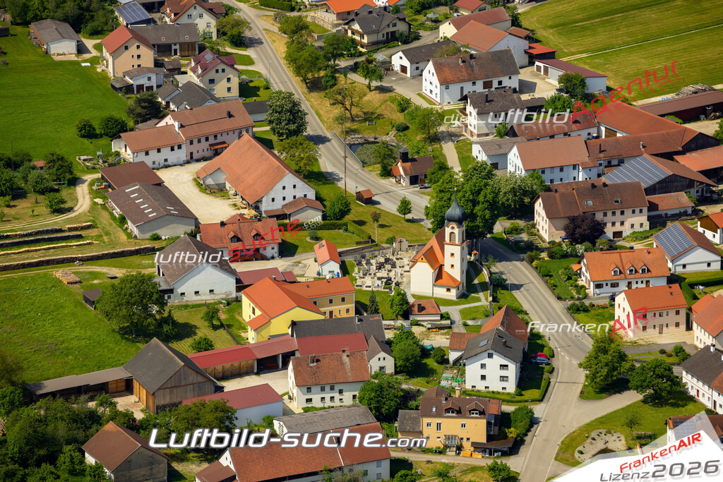 Das Luftbild zeigt Biesenhard Wellheim - Die Luftaufnahme wurde 2023 vom UL-Flugzeug aus erstellt ( keine Drohne ) - Hochauflösende Luftaufnahme - Für grossformatige Ausdrucke geeignet. Die Geschenkidee !Mit Lizenz und Bildrechte bestellbar