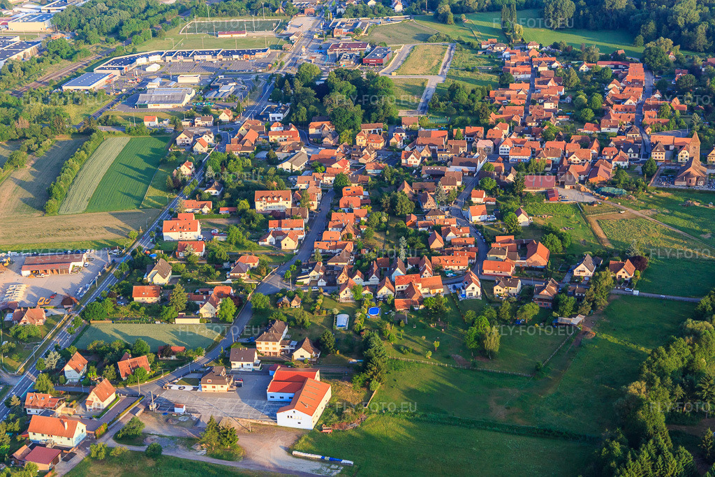 Vue aérienne: Rue du Berger Altenstadt à le quartier Altenstadt in Wissembourg dans le département Bas Rhin, France – .Photo: IMG_100651.jpg prise le 02/06/2017 par Werner Riehm/FLY-FOTO.eu – Résolution de l'original: 5472 x 3648 px