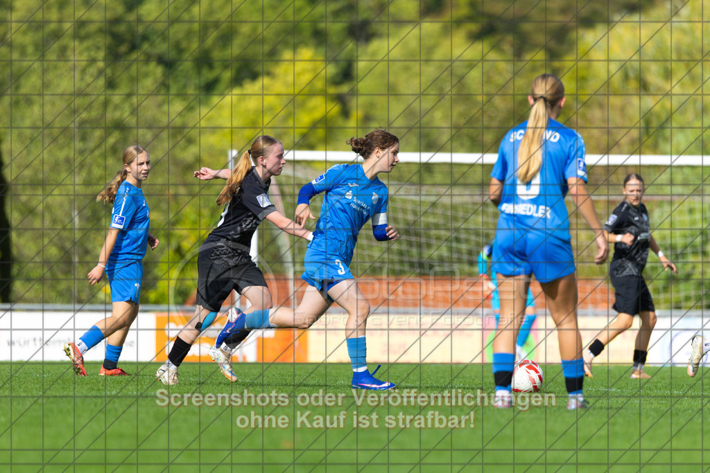 20261010_142001_0251_(c)_by_PhotoPeet | #,1.FC Donzdorf (schwarz) vs. SC Sand (blau), Fußball, EnBW-Oberliga B -Juniorinnen, 05. Spieltag, Saison 2026/2027, Rasenplatz Lautertal Stadion, Süßener Straße 16, 73072 Donzdorf, 10.10.2026 - 14:00 Uhr,Foto: PhotoPeet / Sport- &amp; Eventfotografie / Peter Harich