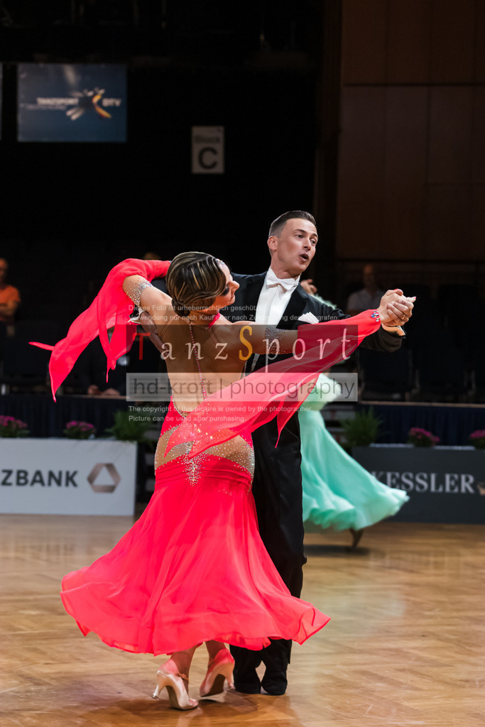 20250821_WDSF-SenI-Std-R1_4422 | Tanzsportbilder, Standardtanz, Lateintanz, WDSF, DTV, LTVB, dancecomp, goc, hessen tanzt, blaues band der spree, walzer, tango, wiener walzer, slowfox, quickstepp, samba, rumba, cha-cha-cha, paso doble. jive, hd-kroft photography, turniertanzsport