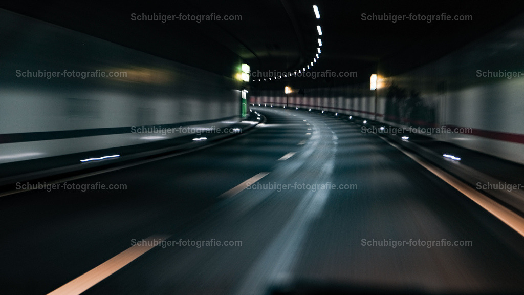 Tunnel | Tunnel mit Kurfe - Realisiert mit Pictrs.com