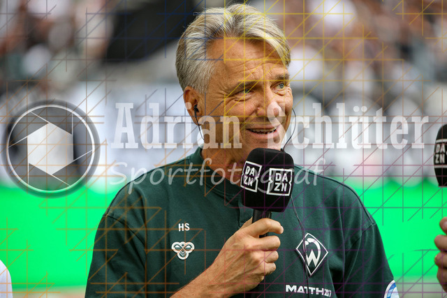 Borussia Mönchengladbach vs SV Werder Bremen - Bundesliga  | Mönchengladbach, Deutschland, 14.09.25:   Trainer Horst Steffen (SV Werder Bremen) im Interview waehrend des Spiels der Bundesliga zwischen Borussia Mönchengladbach vs SV Werder Bremen im Stadion im Borussia Park(Foto von Brauer-Fotoagentur / Adrian Schlueter)