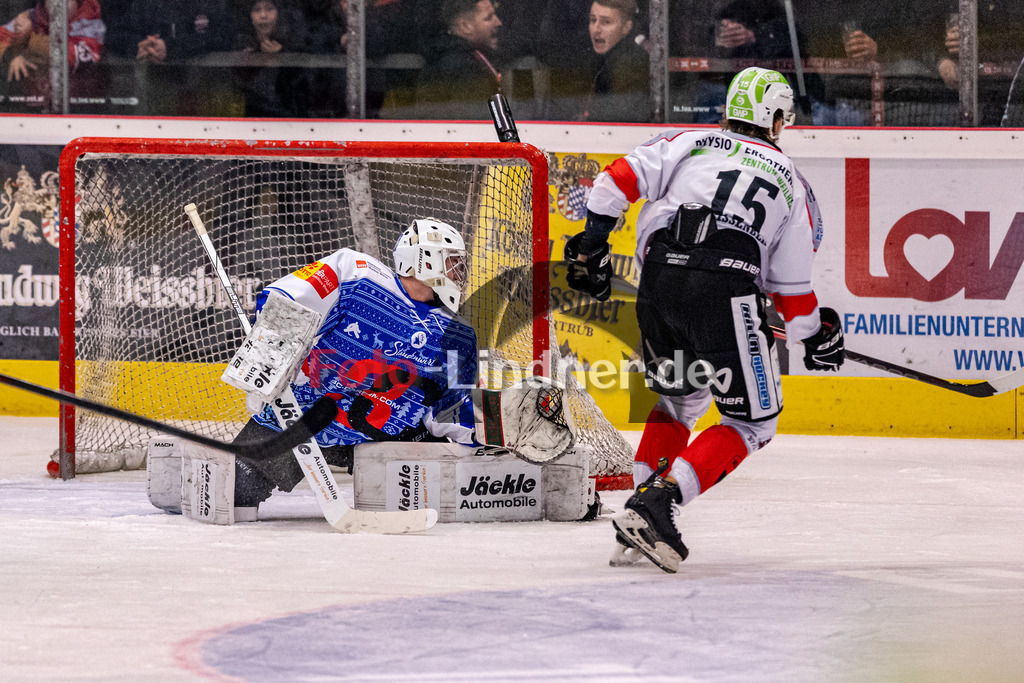 HC Landsberg Riverkings vs TSV Peißenberg Miners | Eishockey Bayernliga 2023/2024, HC Landsberg Riverkings vs TSV Peißenberg Miners, 20231217,
Tor Ryan MURPHY (Miners 15),
2023-12-17 in Landsberg (Eisstadion)
32 Moritz BORST (HCL Goali 32), 15 Ryan MURPHY (Miners 15)
Copyright: WolfgangxLindner foto-lindner.de