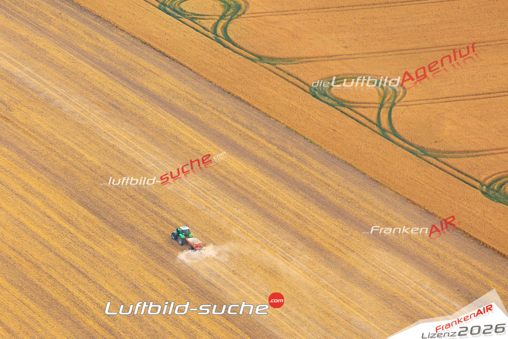 Die Luftaufnahme der Stadt Bastorf wurde vom UL-Flugzeug heraus erstellt ( keine Drohne )- hohe Auflösung für beste Qualität