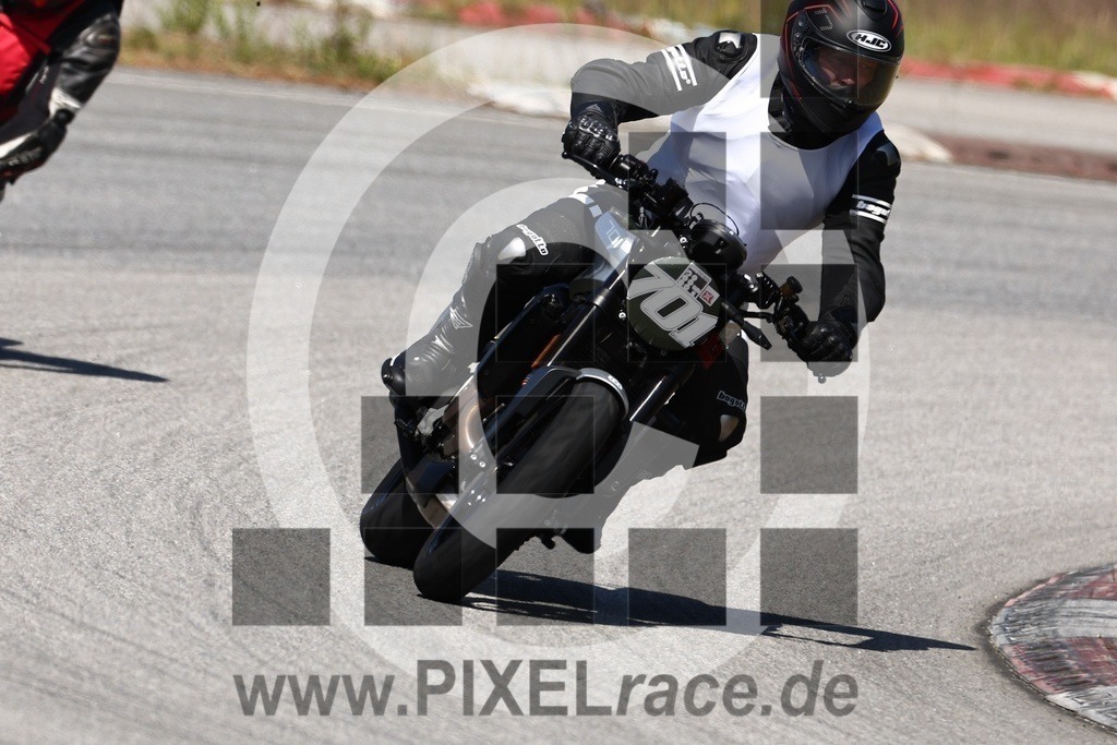 0701-20240509_01226 | Schöne Erinnerungen an spannende Momente - das festzuhalten ist unser Job. PIXELrace.de ist seit 2003 auf den Rennstrecken Europas unterwegs um die Action draußen beim Fahren und die wunderbare Stimmung imm Fahrerlager für euch einzufangen.