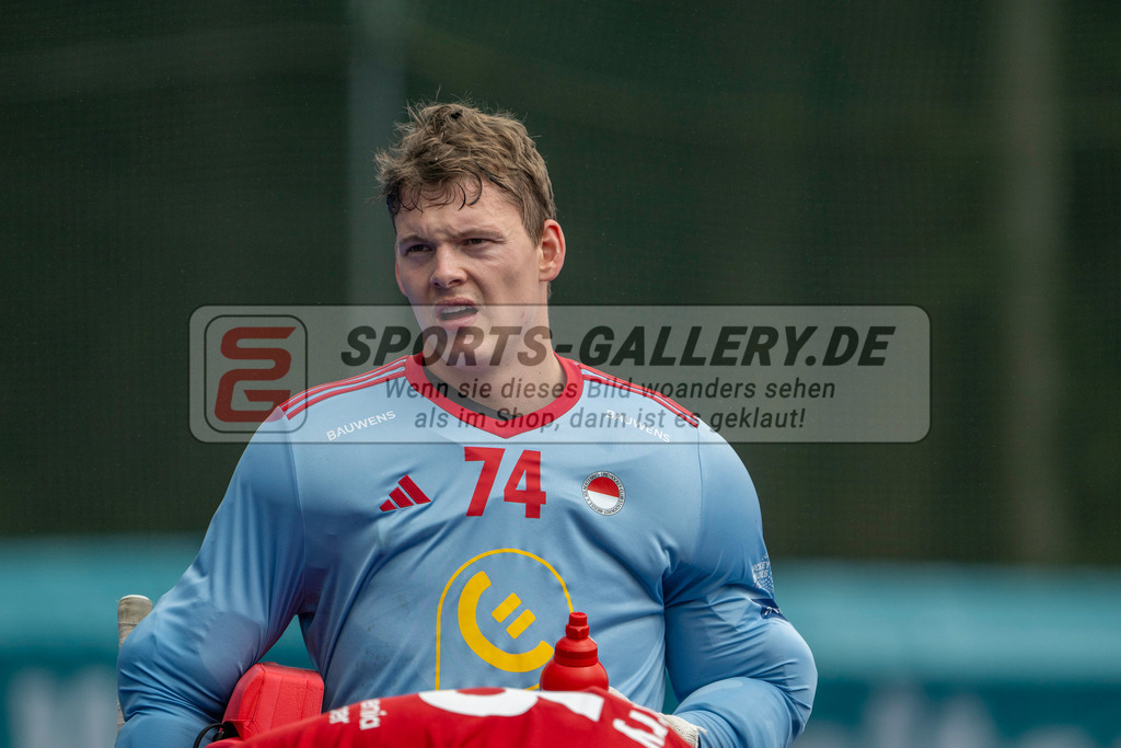Final4_20250601-1450-Z09_4585 | Krefeld, Deutschland, 01.06.2025:  Feldhockey Final4 2025 – „Deutsche Feldhockey-Meisterschaften 2025“ Crefelder HTC - Rot-Weiss Köln (Finale Herren) im Gerd-Wellen-Hockeyanlage am 01.06.2025 in Krefeld, Deutschland. (Foto von Kramhöller/Fehrmann/Kaste)Krefeld, Germany, 01.06.2025: Feldhockey Final4 2025 – „Deutsche Feldhockey-Meisterschaften 2025“ Harvestehuder HTC - Düsseldorfer HC (Finale Damen) in Gerd-Wellen-Hockeyanlage at 01.06.2025 in Krefeld, Deutschland. (Foto from Kramhöller/Fehrmann/Kaste)