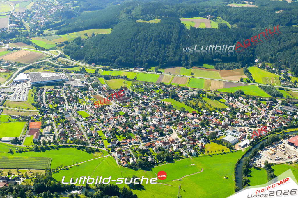 Die Luftaufnahme Neuses - Kronach wurde vom UL-Flugzeug (keine Drohne) aus fotografiert.Hohe Druck- Auflösung-die Geschenkidee!