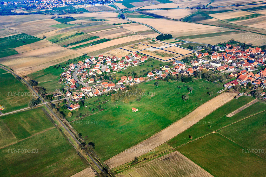 Vue aérienne: Vue de la ville depuis le sud-est à Betschdorf dans le département Bas Rhin, France – .Photo: IMG_62745.jpg prise le 09/03/2014 par Werner Riehm/FLY-FOTO.eu – Résolution de l'original: 4752 x 3168 px