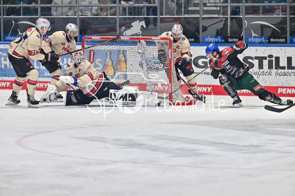 Augsburger Panther - Nürnberg Ice Tigers | in dieser Szene trifft Thomas SCHEMITCH (Augsburger Panther #62) zum 2-1 fuer Augsburg / DEL: Augsburger Panther - Nuernberg Ice Tigers, Curt Frenzel Stadion am 03.01.2025