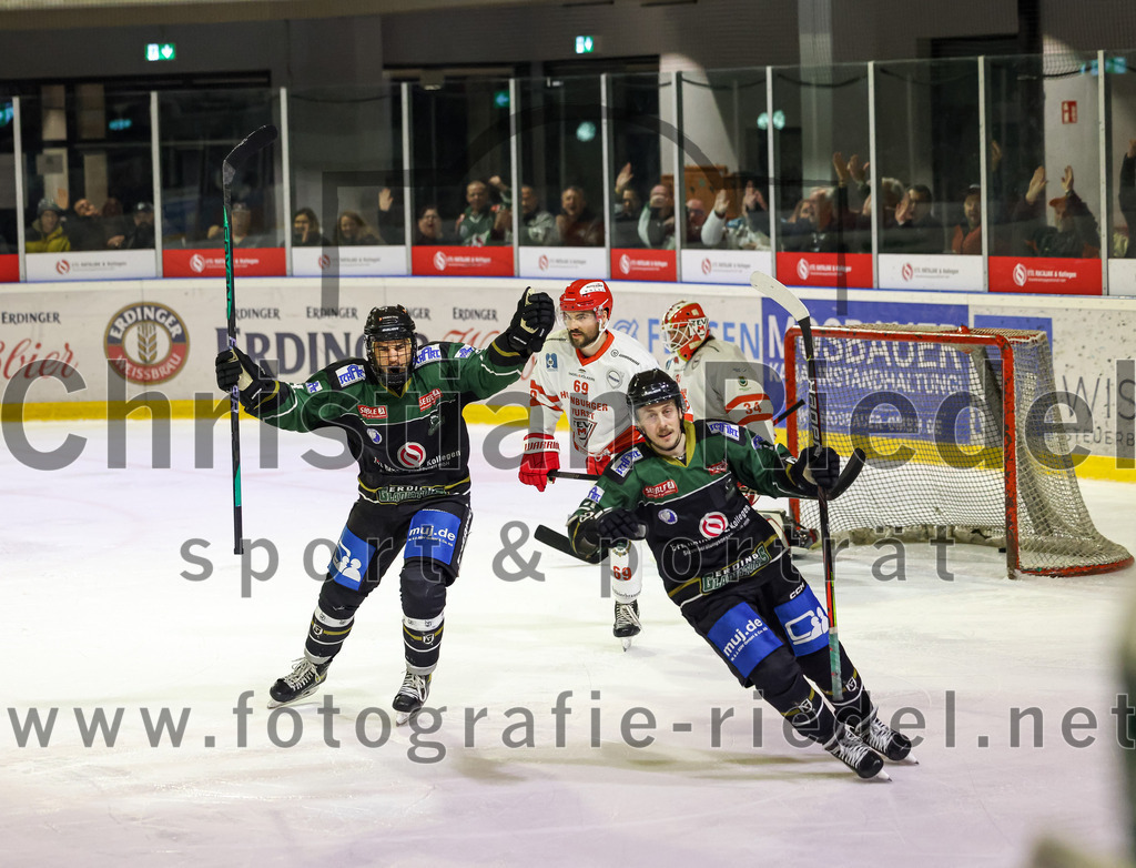 2023-03-19_113_TSV_Erding_gegen_TEV_Miesbach | Erding, Deutschland, 19.03.2023:
Eishockey, Bayernliga Playoffs 2022 / 2023, Halbfinale, TSV Erding gegen TEV Miesbach, Endergebnis: 

Daniel Krzizok (Erding Gladiators, #18), Nikolaus Meier (TEV Miesbach, #69), Sebastian Busch (Erding Gladiators, #11), Timon Ewert (TEV Miesbach, #34)

Foto: Christian Riedel / fotografie-riedel.net