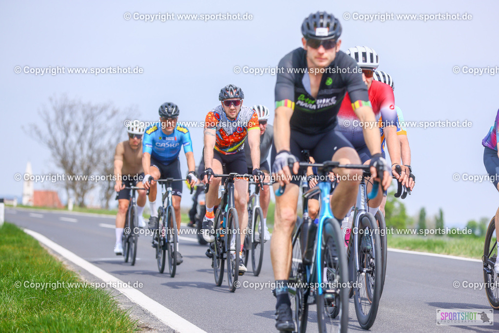 TRA_0036 | Neusiedlersee Radmarathon 2026@sportshot_your_pictrs #yourpictures#roadtowm2029 #nrm #neusiedlerseeradmarathon #neusiedlersee #neusiedlerseetourismus #burgenland #mörbisch #nrm26 #burgenlandtourismus #voglundco #poweredbyburgenlandtourismus #radsport #rad #marathon #ucigranfondo #visitburgenland #ucigranfondoworldseries