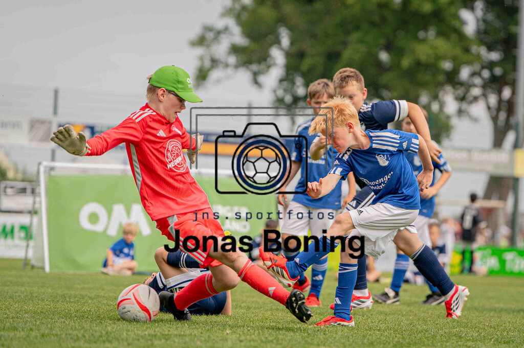 Fußball I E-Junioren I Saison 2025-2026 I OM-Cup Lüsche I Sonntag  I 23593 | jns.sportfotos - Realisiert mit Pictrs.com