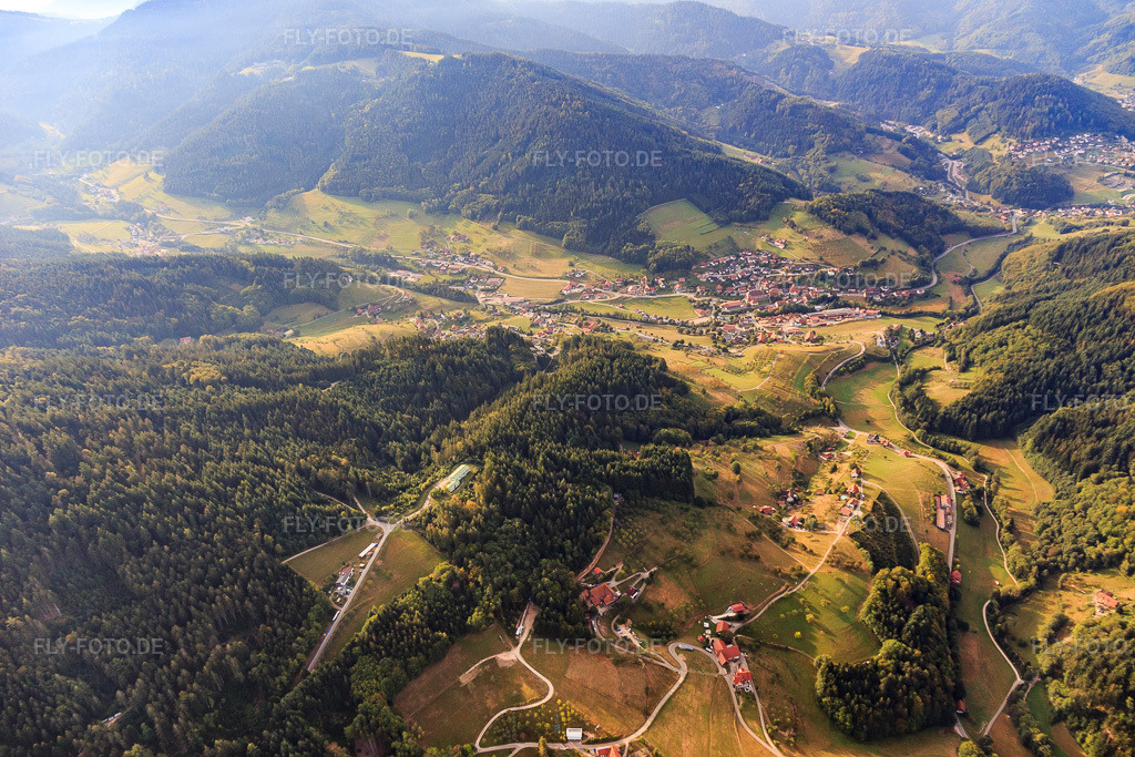 Luftbild: Ortsansicht aus Norden in Seebach im Bundesland Baden-Württemberg in Deutschland. Foto: IMG_008830.jpg vom 20.09.2020 durch Werner Riehm/FLY-FOTO.de