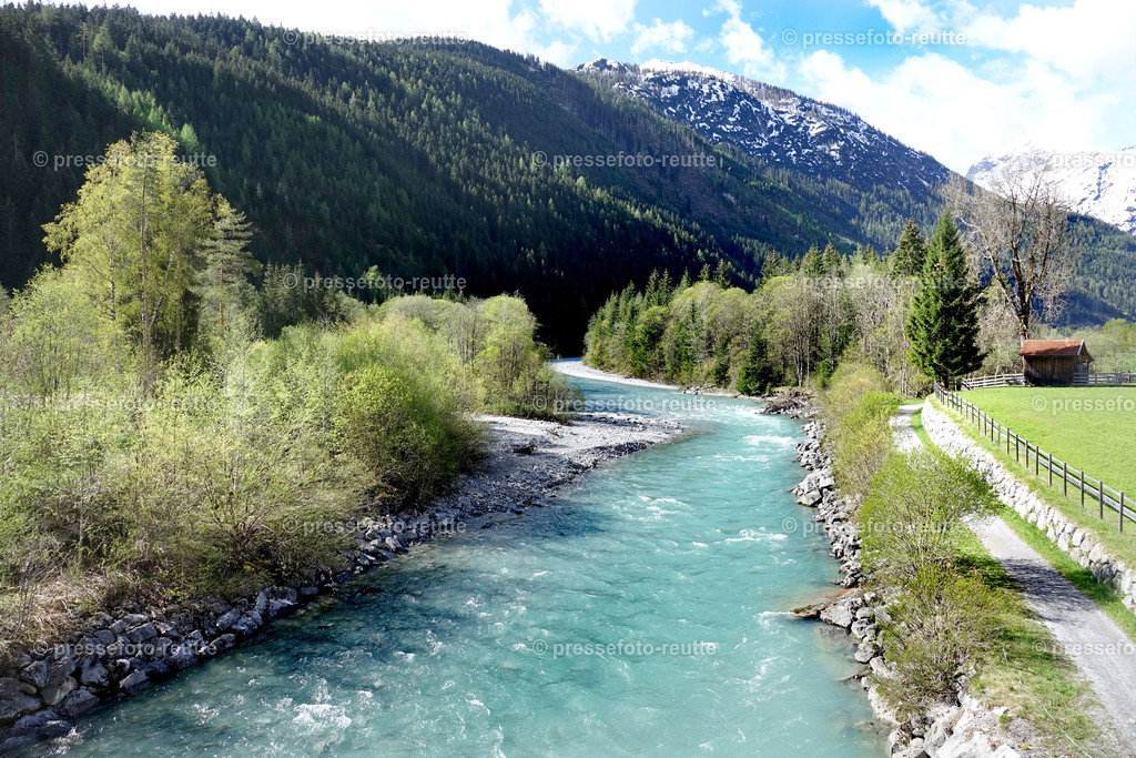welltvi-Lechfluss bei haeselgehr-09052019-DSD01056 | Info aus dem Bezirk Reutte/Ausserfern Tirol sowie eine umfangreiche Bilddatenbank über die gesamte Region: Lechtal, Talkessel Reutte, Tannheimertal, Zwischentoren. Lech, Plansee, Zugspitze, Grenztunnel, B179, Fernpassstraße, Verkehr, Lawinen, Tradition, - Realisiert mit Pictrs.com