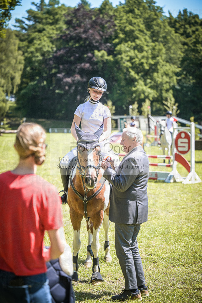 DOS_4671 | Entdecke hochwertige Reitturnierfotos von Foto Oger. Professionell, emotional und authentisch – jetzt Lieblingsmomente im Shop bestellen.Deutschlandweite Turnierfotografie. - Realisiert mit Pictrs.com