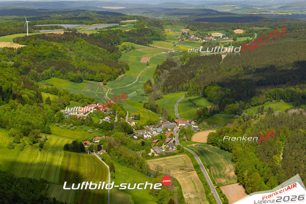 Die Luftaufnahme Tremersdorf - Lautertal wurde 2022 vom Flugzeug aus (keine Drohne) erstellt. Hohe Auflösung -für große Poster und Wandbilder geeignet - Garantiert!