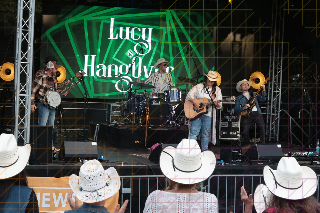 Lucy _ Hangover 00121 | professionelle Sport- und Eventfotografie von Tomafocus – dynamische Bilder, emotionale Momente und hochwertige Aufnahmen für jeden Anlass. - Realisiert mit Pictrs.com