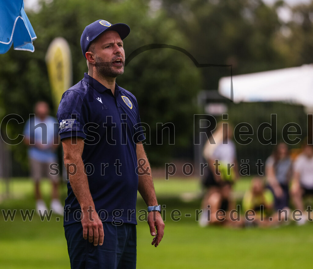 2023-09-03_022_TSV_Grafing_II_gegen_SV_Dornach_II | Grafing, Deutschland, 03.09.2023:
Fußball, A-Klasse 2023 / 2024, 3. Spieltag, TSV Grafing II gegen SV Dornach II, Endergebnis: 0:0

Trainer Dennis Merdzanic (SV Dornach)

Foto: Christian Riedel / fotografie-riedel.net