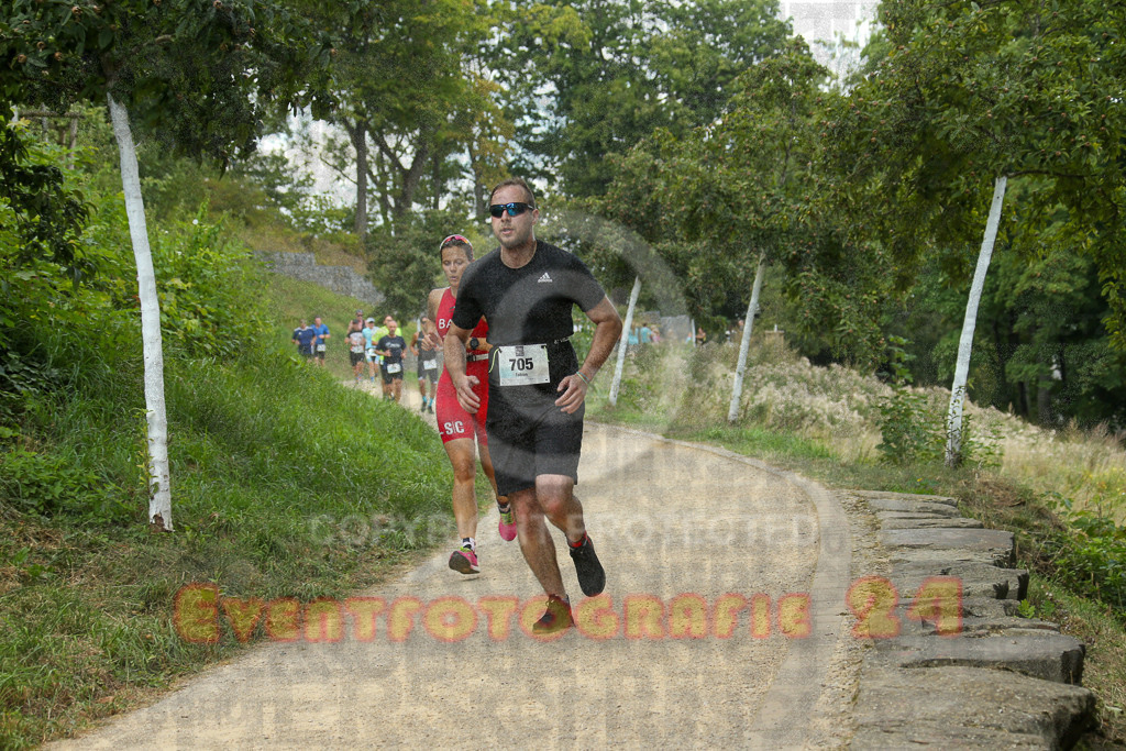 250824_1349_EX1_3817 | Sportfotografie im Rhein-Sieg Kreis, Köln, Bonn, NRW, Rheinland Pfalz, Hessen, etc. Unser Tätigkeitsfeld umfasst den Laufsport vom Volkslauf über den Marathon, Duathlon, Triathon bis zum Ultralauf wie Kölnpfad Ultra oder Schindertrail.