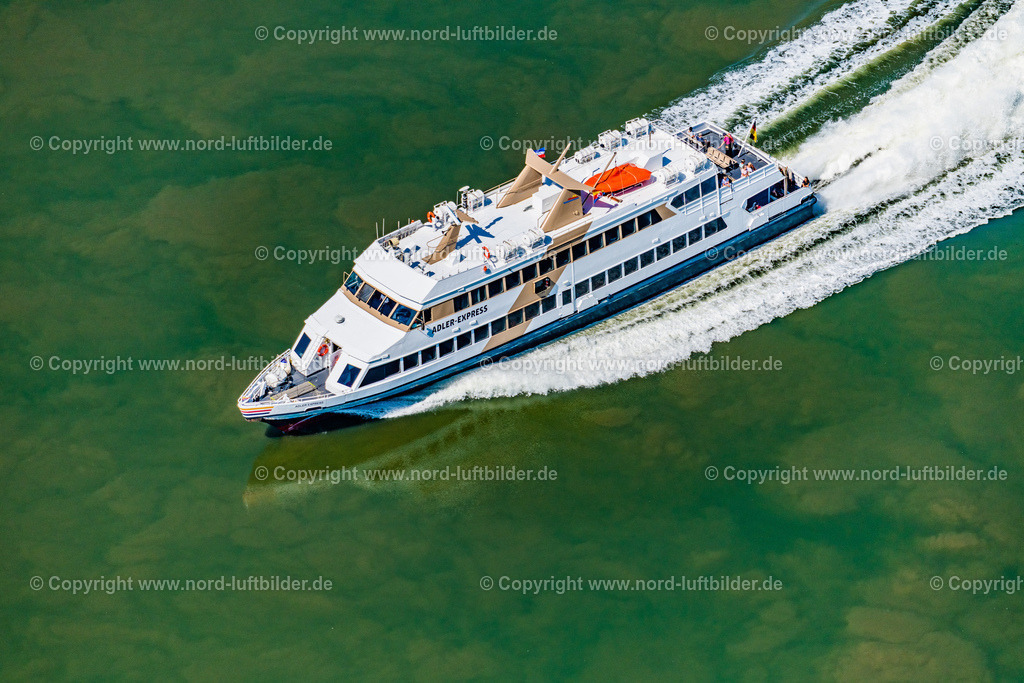 Adler_Express_Adler_Schiffe_ELS_8294130822 | NORDSTRAND 13.08.2022 Passagier- und Fahrgastschiff " Adler Express " in voller Fahrt nähe der Halbinsel Nordstrand im Wattenmeer im Bundesland Schleswig-Holstein, Deutschland. Weiterführende Informationen bei: Adler-Schiffe GmbH &amp; Co. KG. // Passenger ship "Adler Express" at full speed near the peninsula Nordstrand in the Wadden Sea in the state Schleswig-Holstein, Germany. Further information at: Adler-Schiffe GmbH &amp; Co. KG. Foto: Martin Elsen