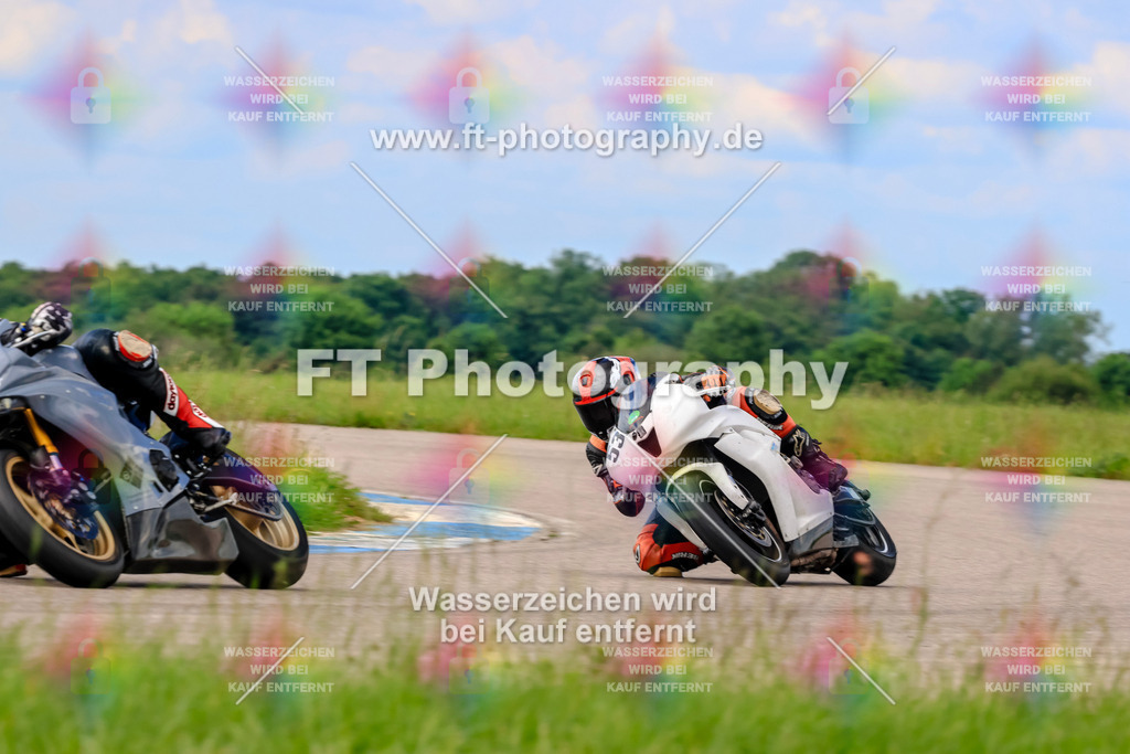 MotoTeam-1272 | Hier findet Ihr Bilder von Touristenfahrten auf der Nürburgring Nordschleife oder von anderen Veranstaltungen die ich besucht habe. Viel Spass beim Durch Schauen 