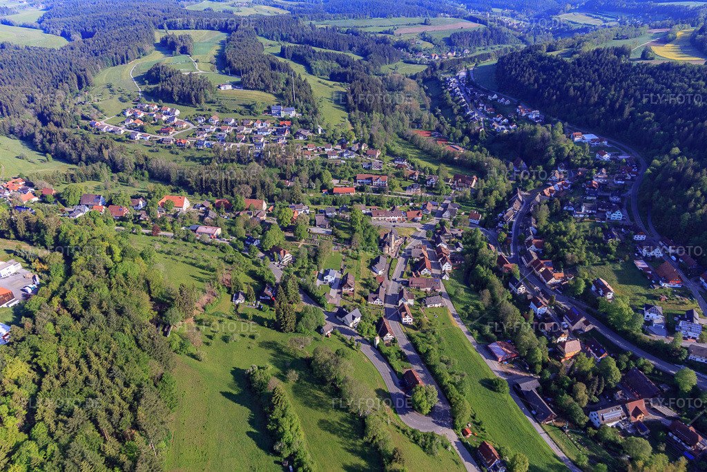 Peterzeller Straße | Luftbild: Peterzeller Straße im Ortsteil Betzweiler in Loßburg im Bundesland Baden-Württemberg in Deutschland. Foto: IMG_114391.jpg vom 30.05.2019 durch Werner Riehm/FLY-FOTO.de - Realisiert mit Pictrs.com