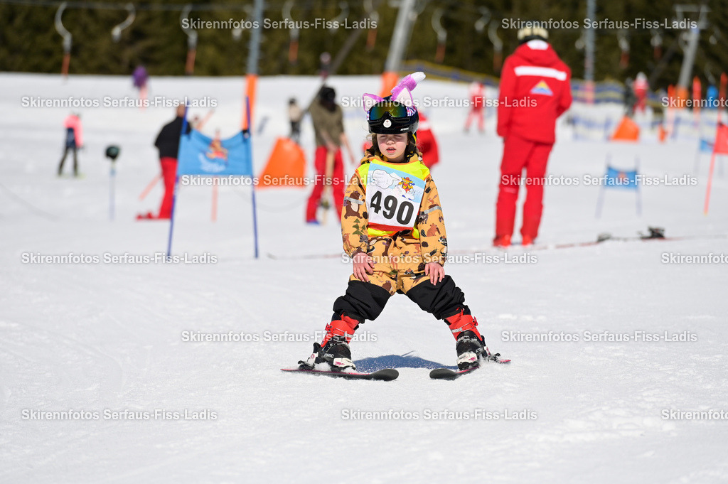 SRF_27.02.2026_404 | Skirennfotos,Serfaus,Fiss,Ladis,Kinderskirennen,Winter,Tirol,Oberland,skirace,SFL,feelfree,weil wir's genießen,ski,Ski,skifahren,Sonnenplateau, - Realisiert mit Pictrs.com