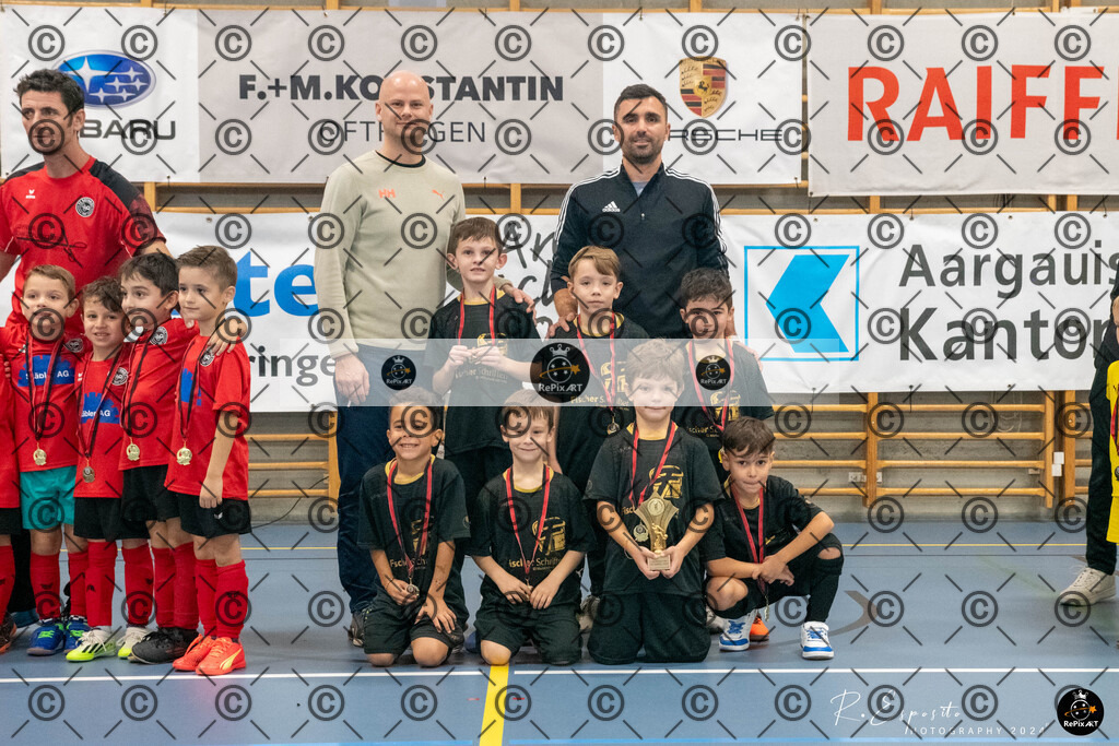 20241124_FCR-Hallenturnier-G_2_022 | Sport und Naturfotografie von Roberto Esposito zeigt echte Momente Bewegung und die Schönheit der Natur. Ausdrucksstarke Bilder schaffen Emotionen.