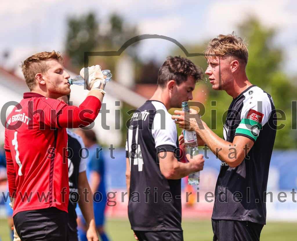 2023-07-22_060_FC_Langengeisling_gegen_VfB_Eichstaett_II | Erding, Deutschland, 22.07.2023:
Fußball, Bezirksliga Oberbayern Ost 2023 / 2024, Testspiel, FC Langengeisling gegen VfB Eichstätt II, Endergebnis: 3:2

Niklas Walter (VFB Eichstätt, #10)

Foto: Christian Riedel / fotografie-riedel.net