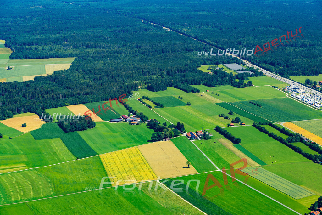 foeching-holzkirchen-luftbild-2022-5354 | Aktuelles Luftbild von Föching Holzkirchen - Die Luftaufnahme wurde 2022 mittels UL-Flugzeug erstellt ( keine Drohne ) - hochauflösende Kamera-Systeme von  Canon -
Beste Qualität - Für grossformatige Ausdrucke geeignet. Die Geschenkidee !