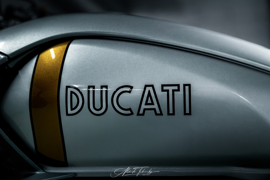 Ducati Scramber Formula 73 | Entdecken Sie die faszinierende Welt von Alexander Tschuncky Arts: Kreative Fotografie, atemberaubende Automobilkunst und hochwertiger Bilderdruck. Lassen Sie sich inspirieren! - Realisiert mit Pictrs.com