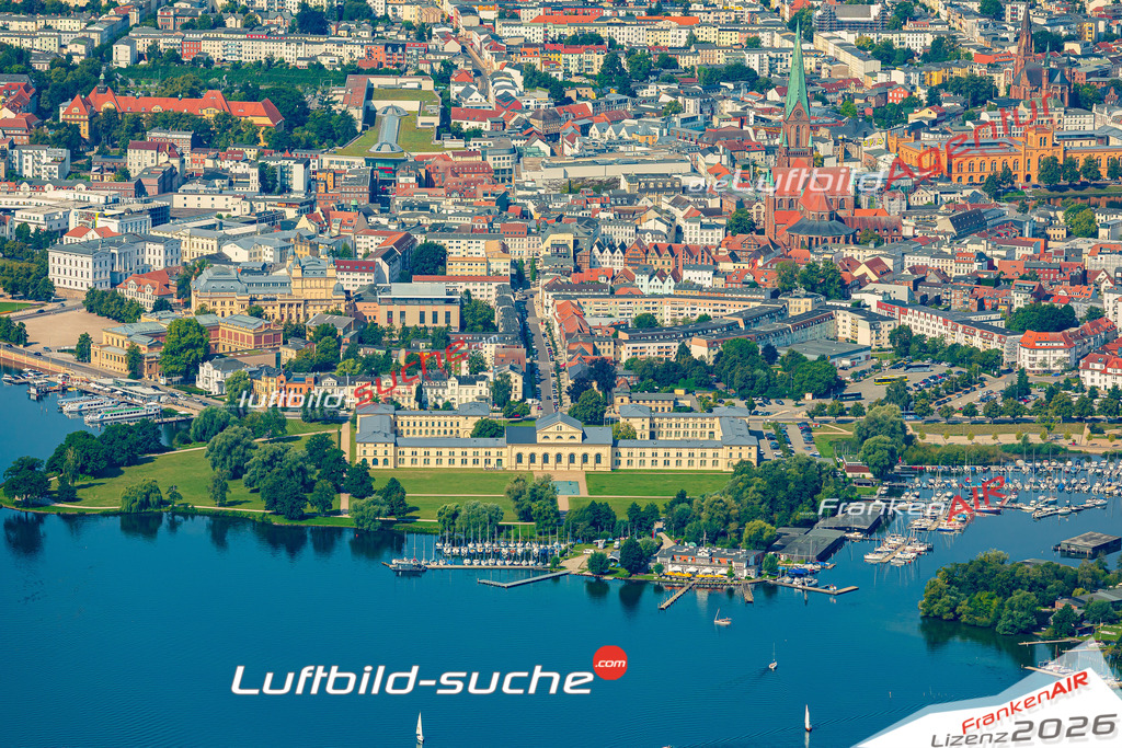 Marstall Schwerin Bild- Das Luftbild wurde 2025 vom UL-Flugzeug heraus erstellt ( keine Drohne bzw. Drohnenaufnahme ) - Hochauflösende Luftaufnahme -Nicht vergleichbar mit Google Maps oder Satelittenbilder- Die Geschenkidee !Mit Lizenz und Bildrechte bestellbar - CC