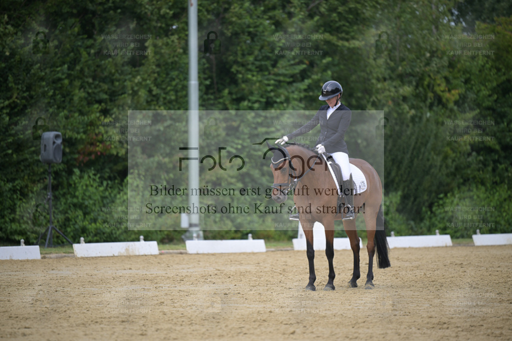 DOS_7267 | Entdecke hochwertige Reitturnierfotos von Foto Oger. Professionell, emotional und authentisch – jetzt Lieblingsmomente im Shop bestellen. - Realisiert mit Pictrs.com