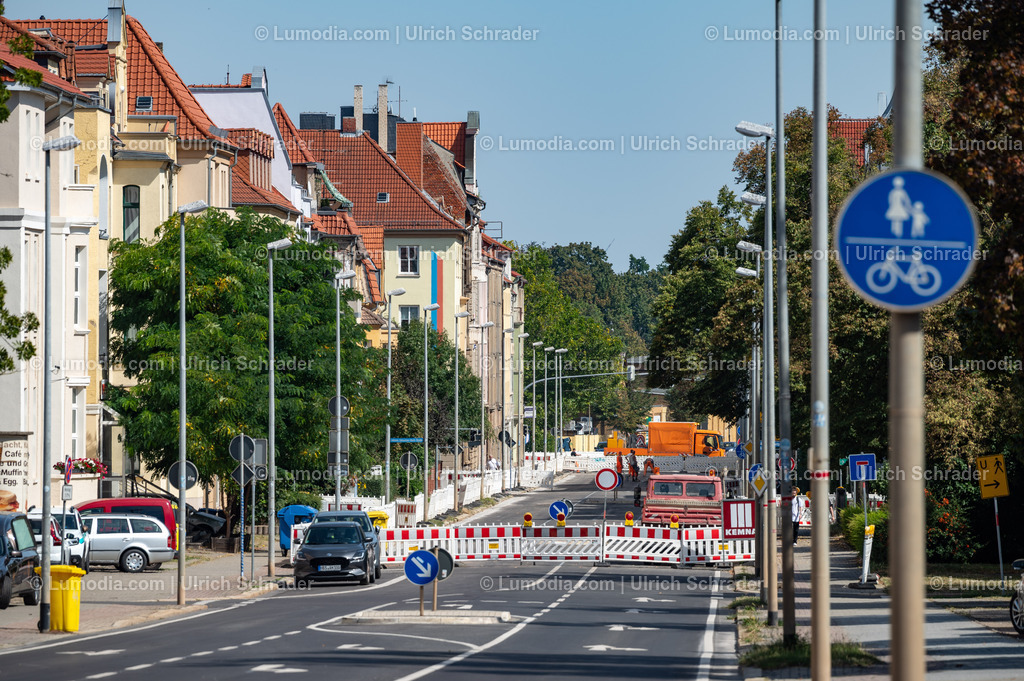 10049-14227 - Baustelle Friedenstraße - Halberstadt | Stockfoto und Bilderpool mit Bildmaterial aus Deutschland, dem Harz, Halberstadt, Quedlinburg, Wernigerode und weltweit. Qualitativ hochwertige und professionelle Fotos anschauen und kaufen. - Realisiert mit Pictrs.com