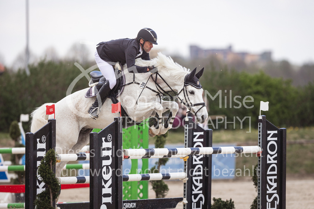 250416_M2-Springen-439 | Deine schönsten Turniermomente als professionelle Fotos! Entdecke hochwertige Pferdesport-Fotografie im Online-Shop. Jetzt Fotos finden & bestellen!