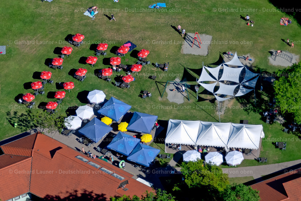 4032226 | GAIENHOFEN 12.06.2020 Tische und Sitzbänke der Freiluft- Gaststätte des Strandbad Horn in Gaienhofen im Bundesland Baden-Württemberg, Deutschland. // Tables and benches of open-air restaurant of Strandbad Horn in Gaienhofen in the state Baden-Wuerttemberg, Germany. Foto: Gerhard Launer