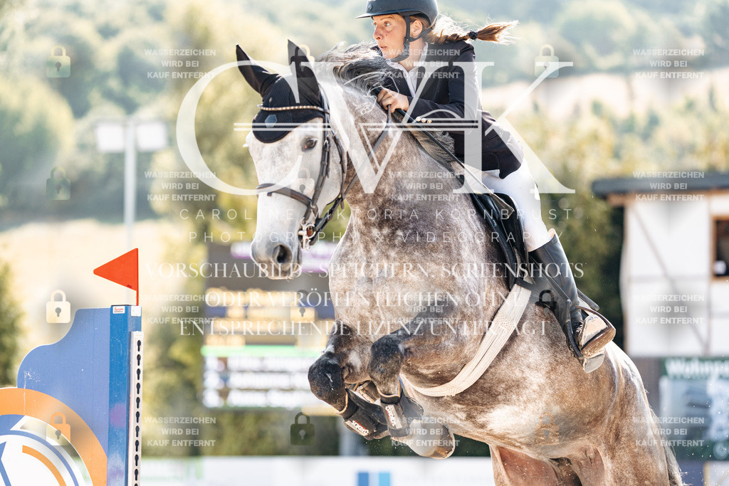 CK902592 | Turnierfotografie Pferdefotografie Trier Rheinland-Pfalz Pferdesport Reitsport Tierfotografie Sportfotografie Pferdevideo Pferdevideografie Equestrianvideography equestrianphotography  - Realisiert mit Pictrs.com