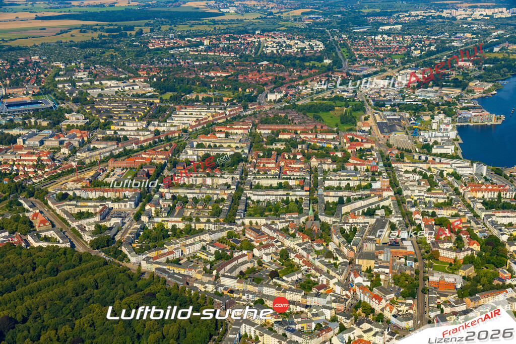 Luftaufnahme Kröpeliner-Tor-Vorstadt Rostock - Die Luftaufnahme wurde 2025 vom UL-Flugzeug heraus erstellt ( ohne Drohne ) - Hochauflösende Luftaufnahme - für professionelle Ausdrucke geeignet. Die Geschenkidee !Mit Lizenz und Bildrechte bestellbar