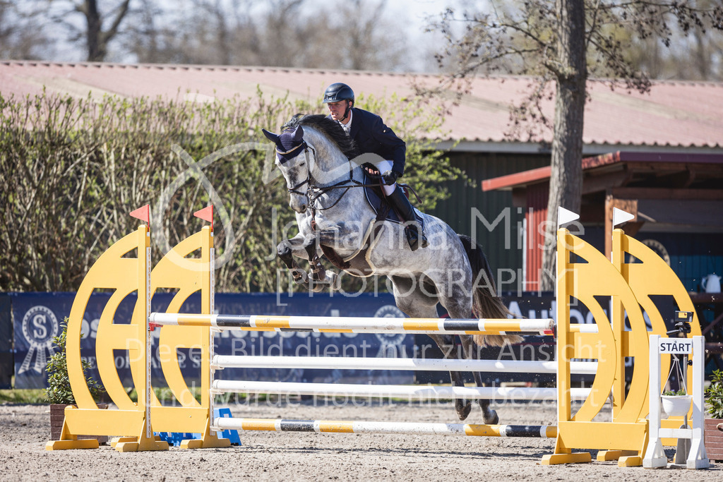 250408_Mühlen_SprPf-L-389 | Deine schönsten Turniermomente als professionelle Fotos! Entdecke hochwertige Pferdesport-Fotografie im Online-Shop. Jetzt Fotos finden & bestellen!
